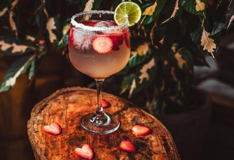 La Veranda Hotel & Restaurant