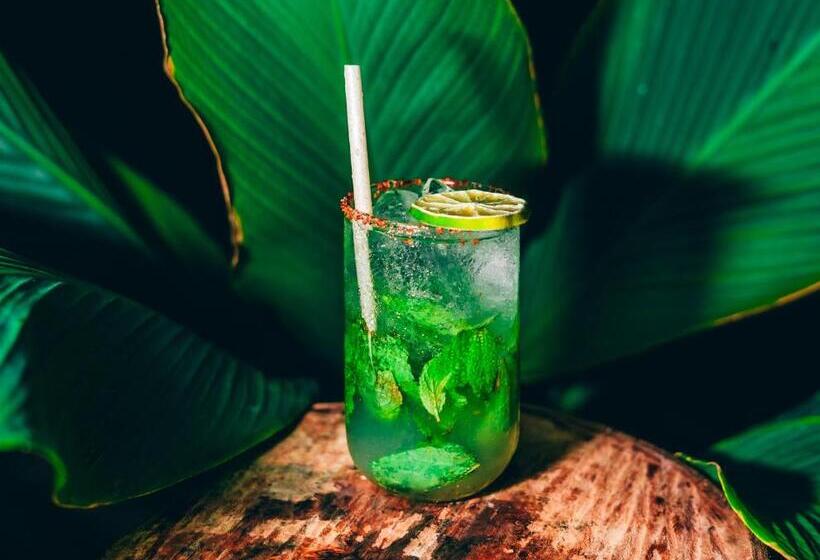 La Veranda Hotel & Restaurant