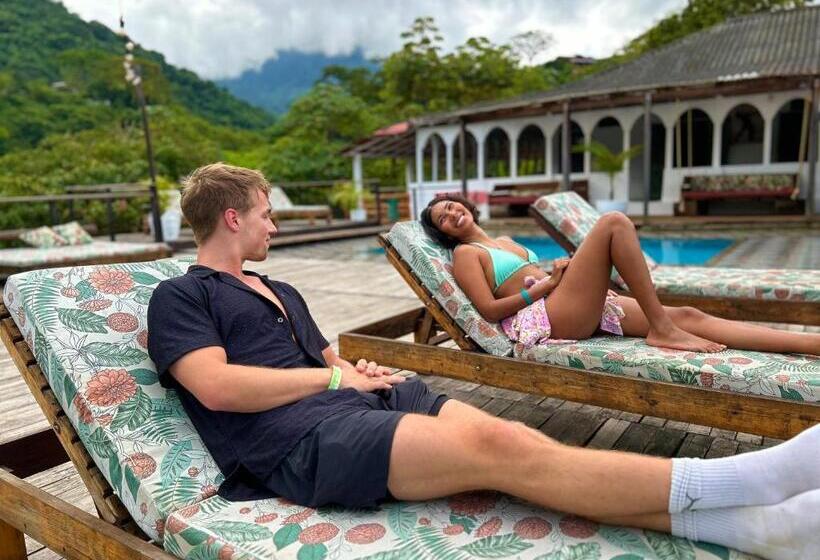 La Veranda Hotel & Restaurant