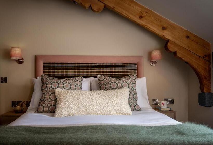 Отель The Red Lion & Manor House