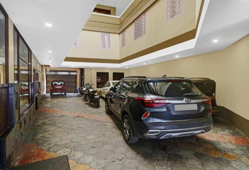 בית מלון כפרי Treebo Darwesh Residency