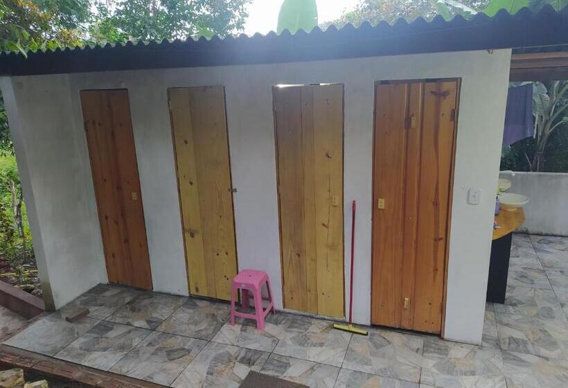 Kombi Hostel Camping