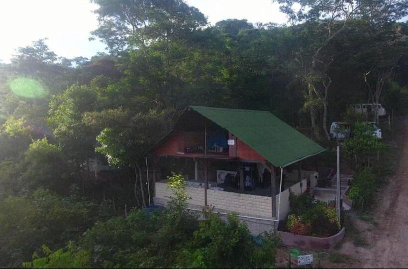 Kombi Hostel Camping