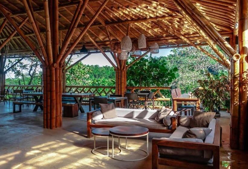 La Veranda Hotel & Restaurant