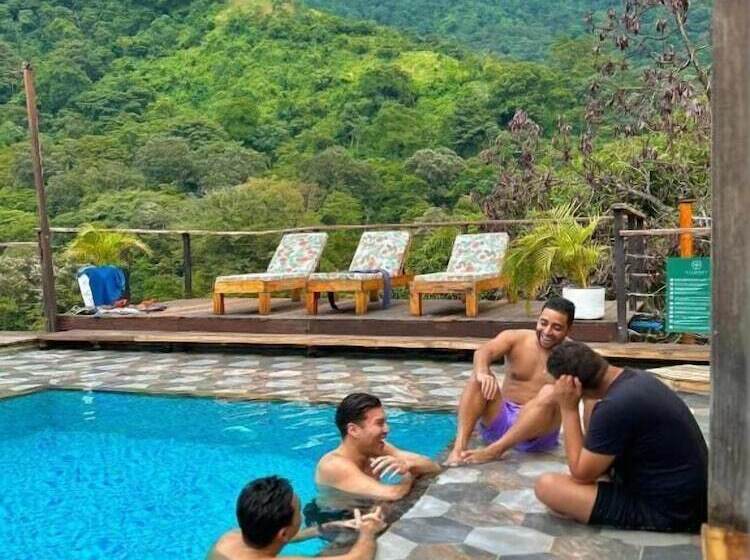 La Veranda Hotel & Restaurant