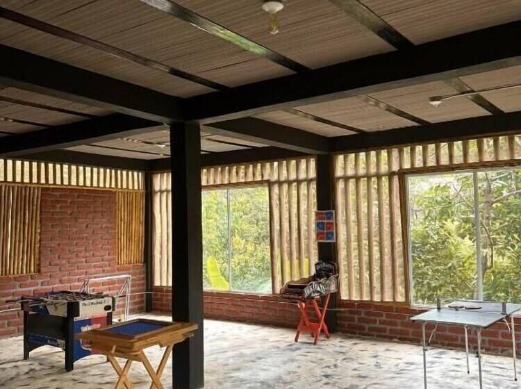 La Veranda Hotel & Restaurant