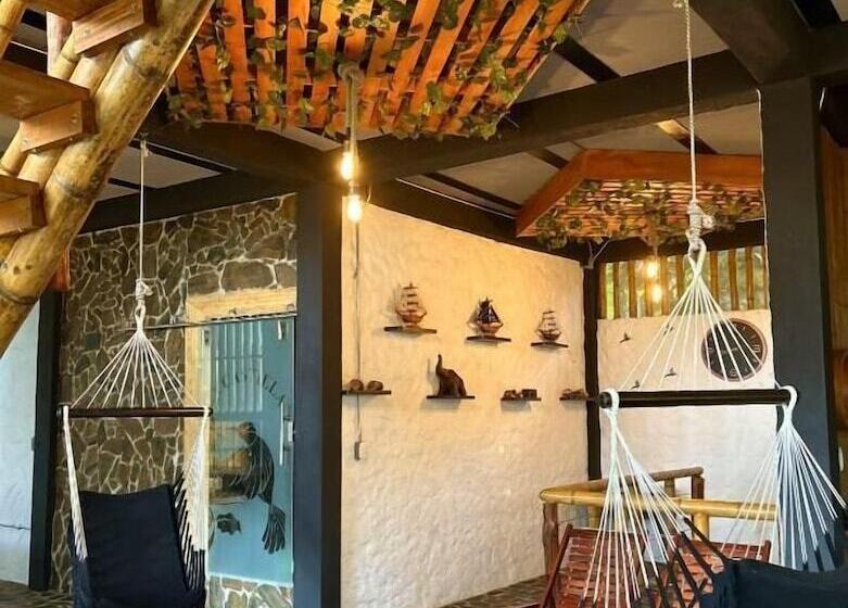 La Veranda Hotel & Restaurant