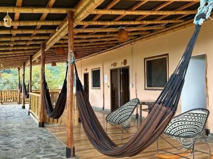 La Veranda Hotel & Restaurant