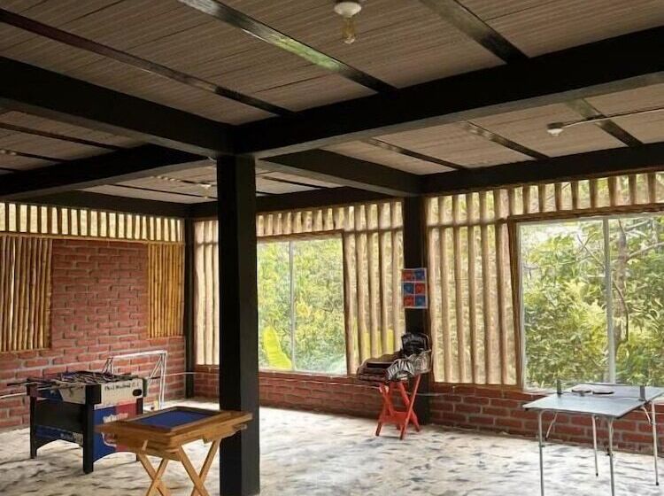 La Veranda Hotel & Restaurant