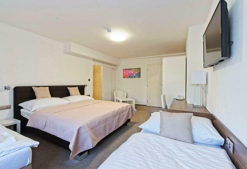 پانسیون Av Penzion