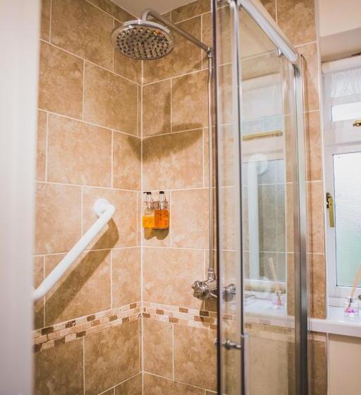 펜션 Burton Lodge Guest House & Spa