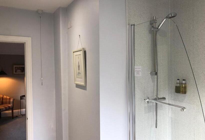 펜션 Burton Lodge Guest House & Spa