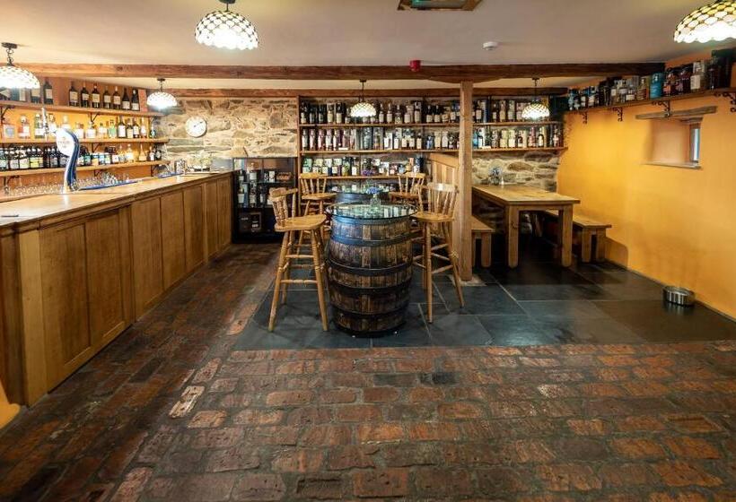 ペンション The Wayside And Whisky Barn