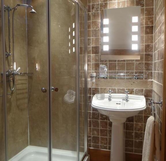 ペンション The Wayside And Whisky Barn