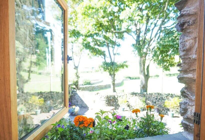 ペンション The Wayside And Whisky Barn