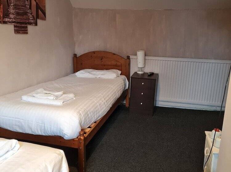 Хостел The Blue Cow