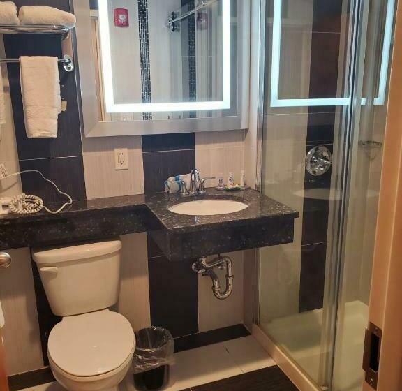 Umbrella Hotel Brooklyn