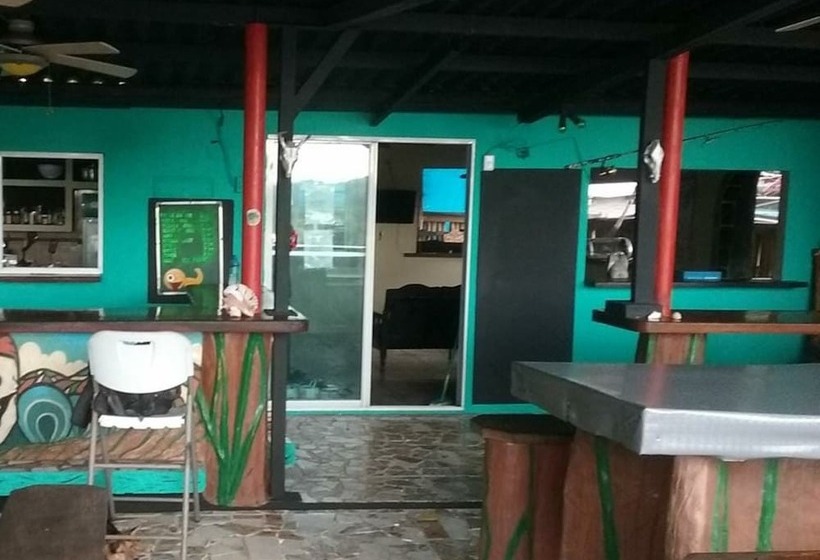 ユースホステル Hostal Portobelo