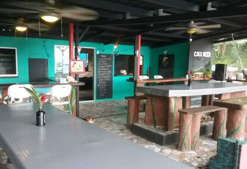 ユースホステル Hostal Portobelo