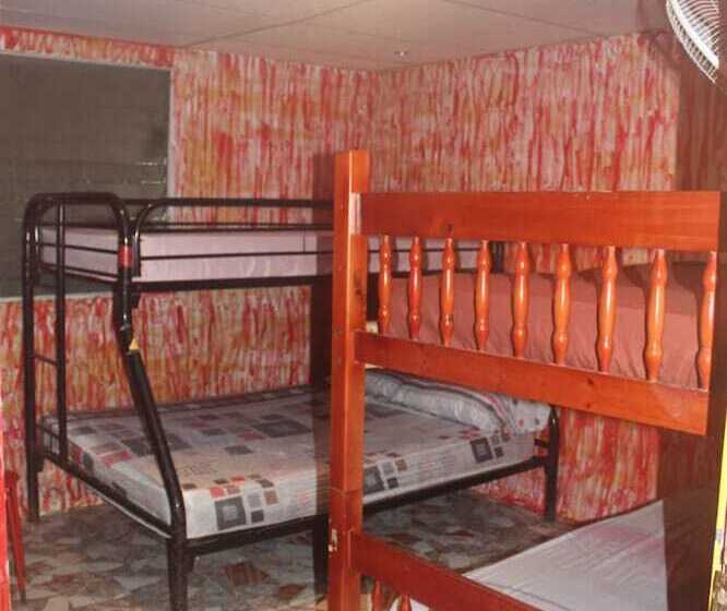 ユースホステル Hostal Portobelo