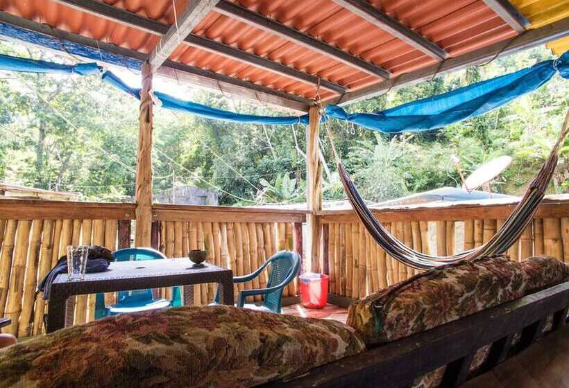 ユースホステル Hostal Portobelo