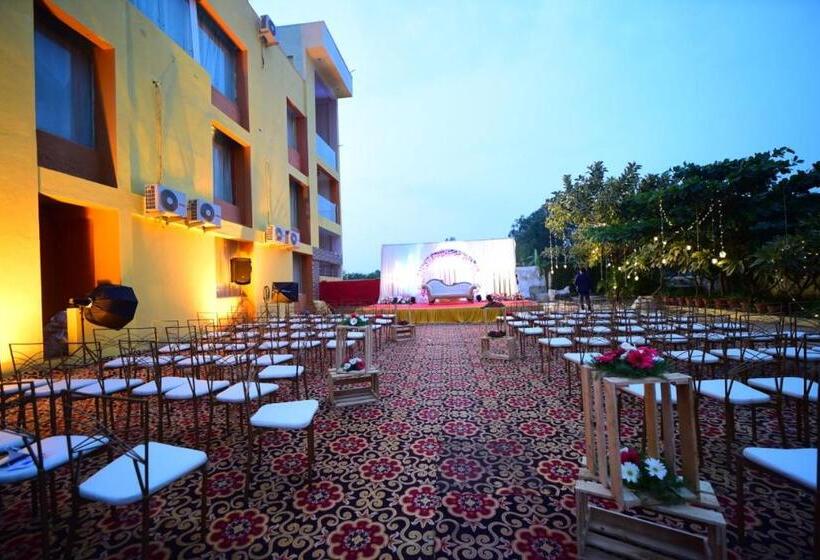 בית מלון כפרי Airport Residency Bangalore