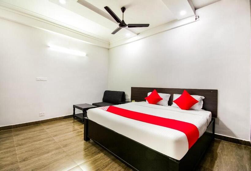 בית מלון כפרי Oyo 40630 Sriman Inn