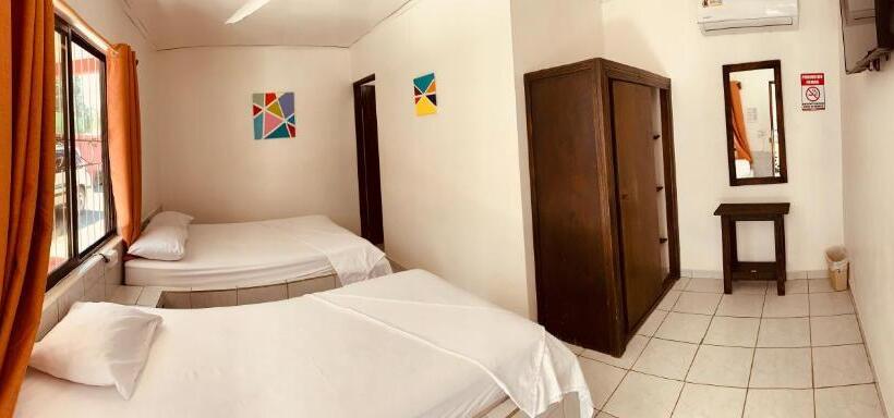 بنسيون Cabinas Jacomar