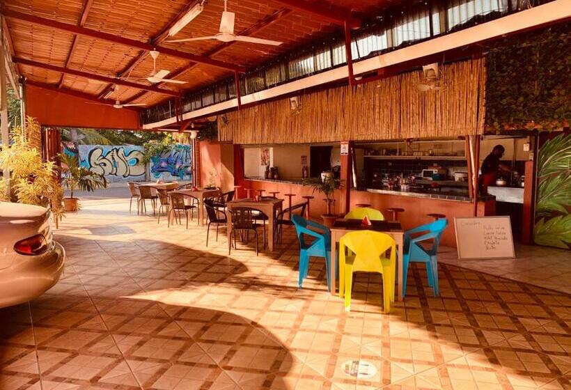 بنسيون Cabinas Jacomar