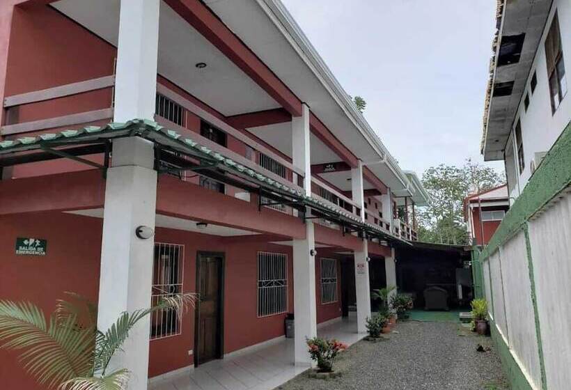 بنسيون Cabinas Jacomar