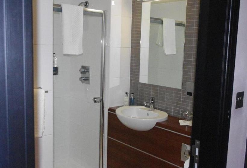 فندق صغير Fletcher's Restaurant Bar & Rooms