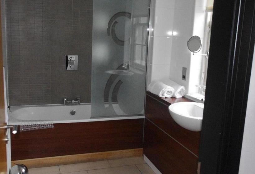 فندق صغير Fletcher's Restaurant Bar & Rooms