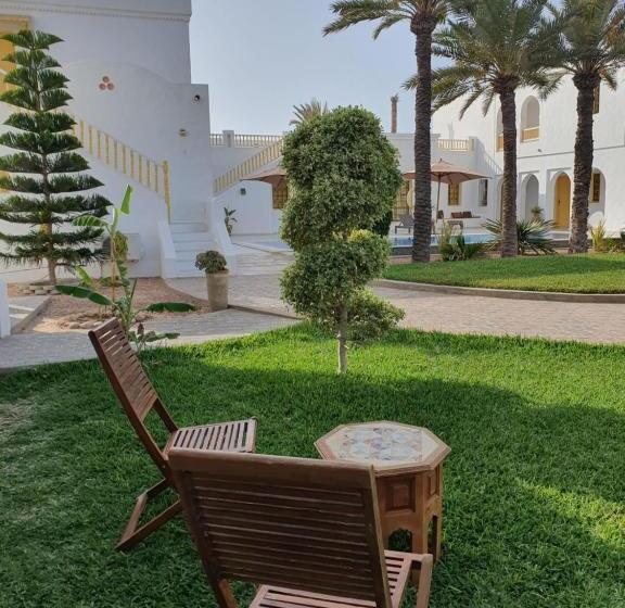 تختخواب و صبحانه Dar El Jerbi