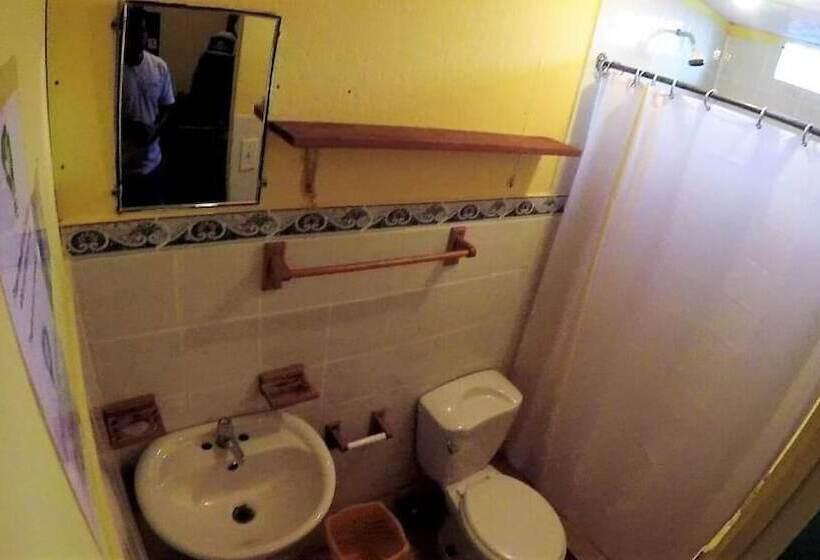 Hostal Green Coast   Hostel