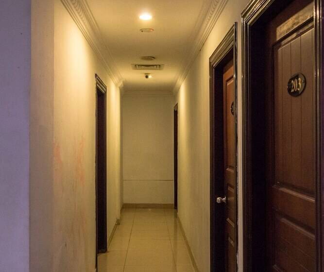 Отель Capital O 664 Romance