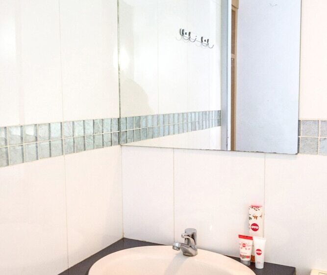 Отель Capital O 664 Romance