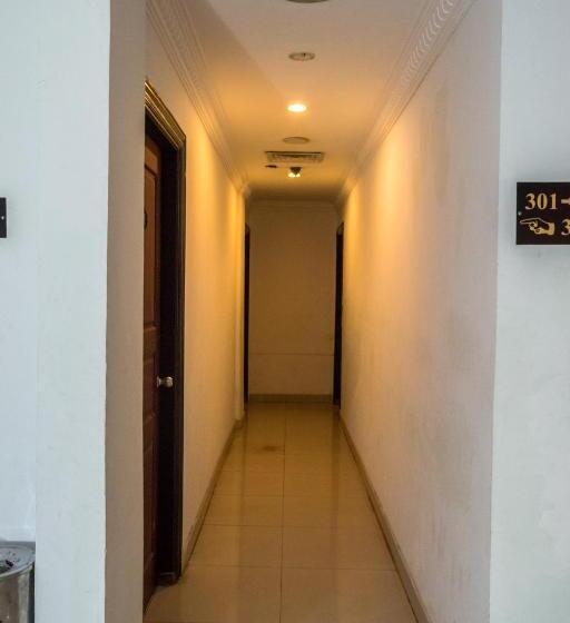 Отель Capital O 664 Romance