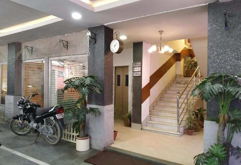 فندق Centre Point