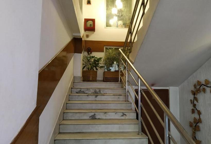 فندق Centre Point