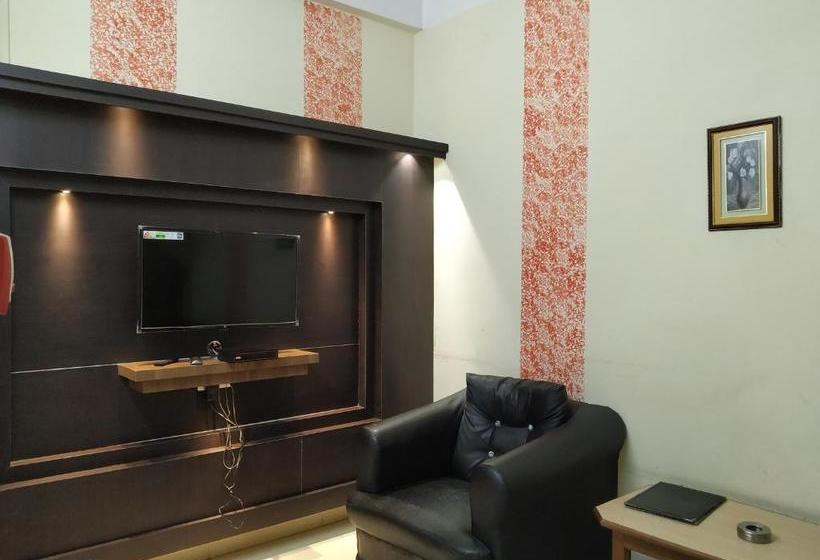 فندق Centre Point