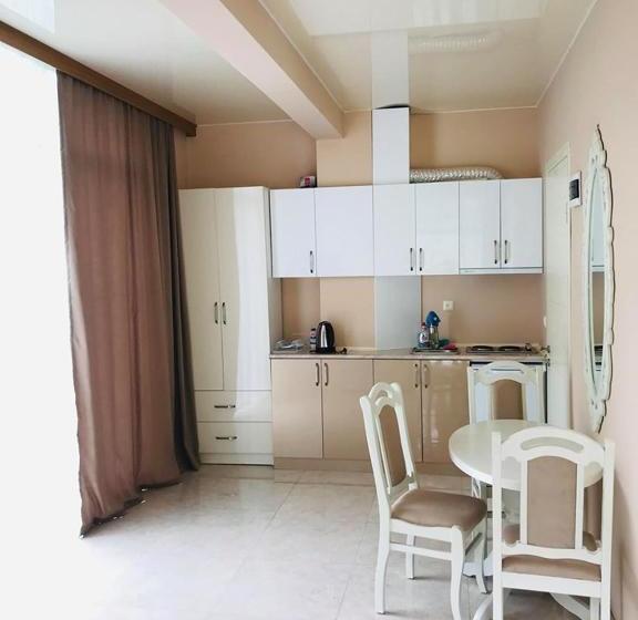 هتل Giorgi Kvariati