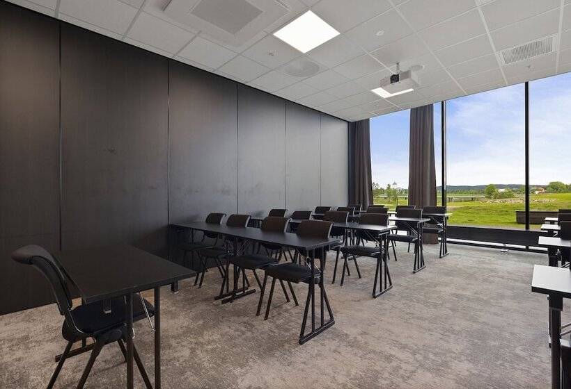 فندق Lily Country Club