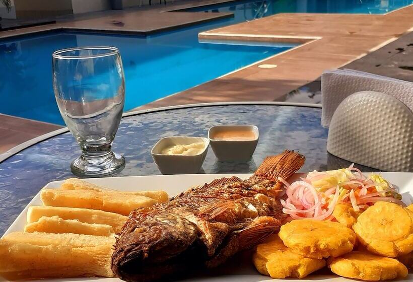 ホテル Puerto Azul Sauce