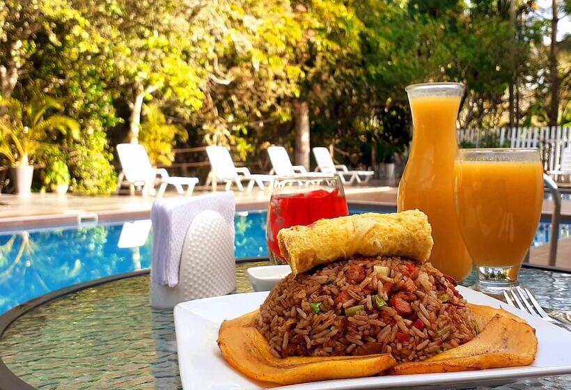 ホテル Puerto Azul Sauce