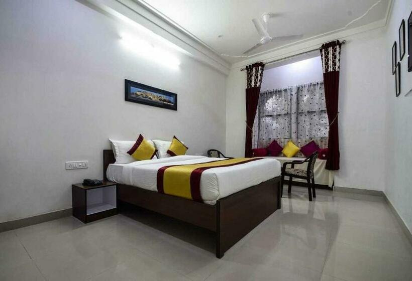 Hotel Treebo Trend Vallabh Vilas