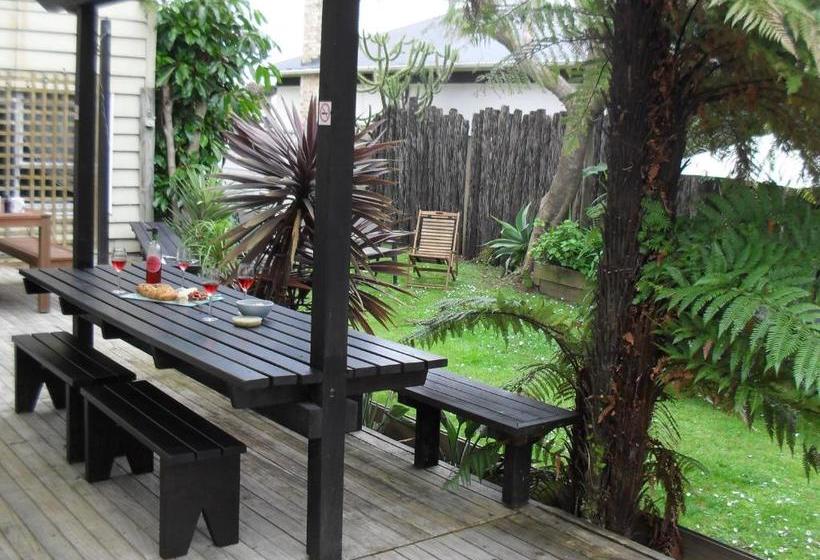 Lady Bowen Bed & Breakfast