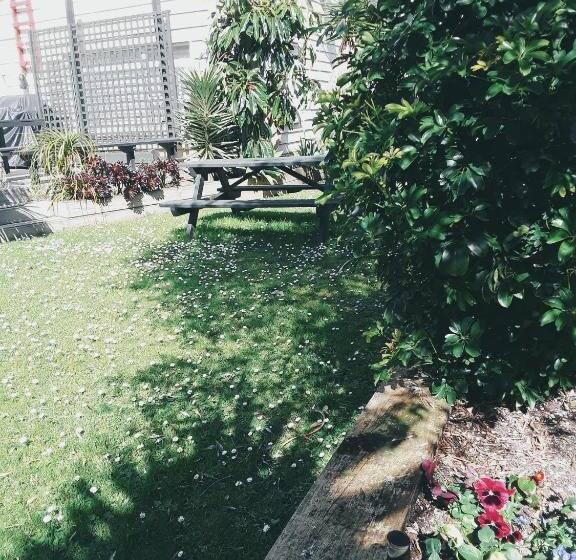 Lady Bowen Bed & Breakfast