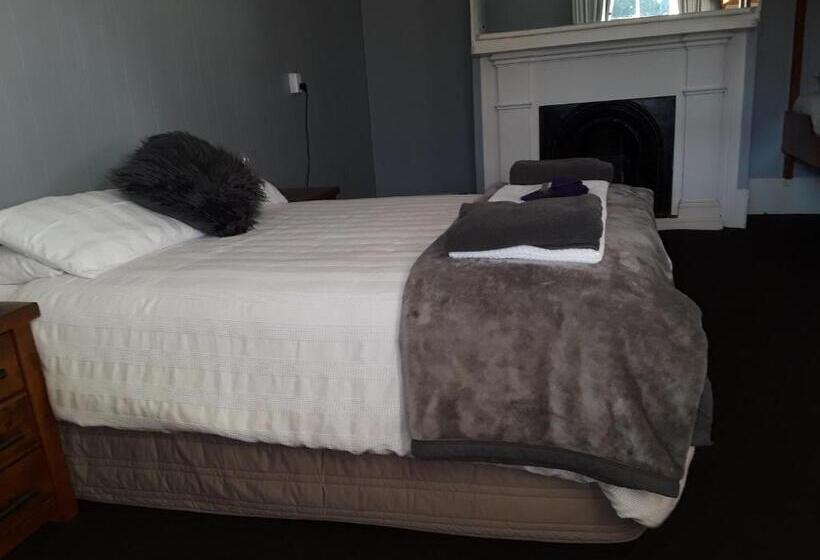 Lady Bowen Bed & Breakfast