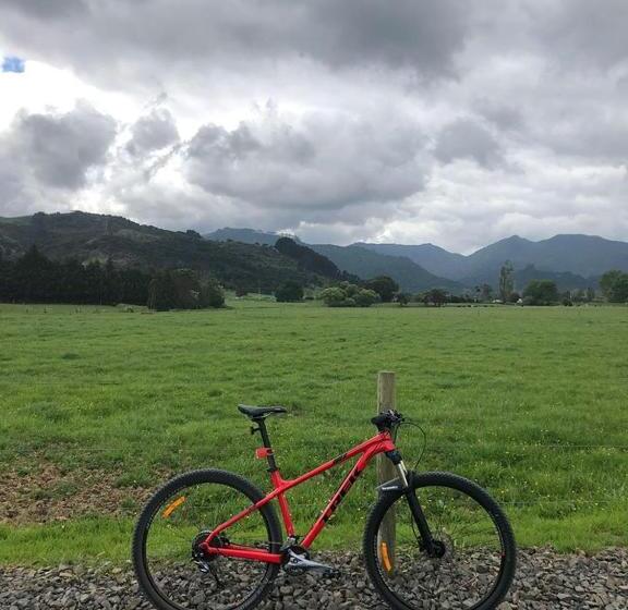 Lady Bowen Bed & Breakfast