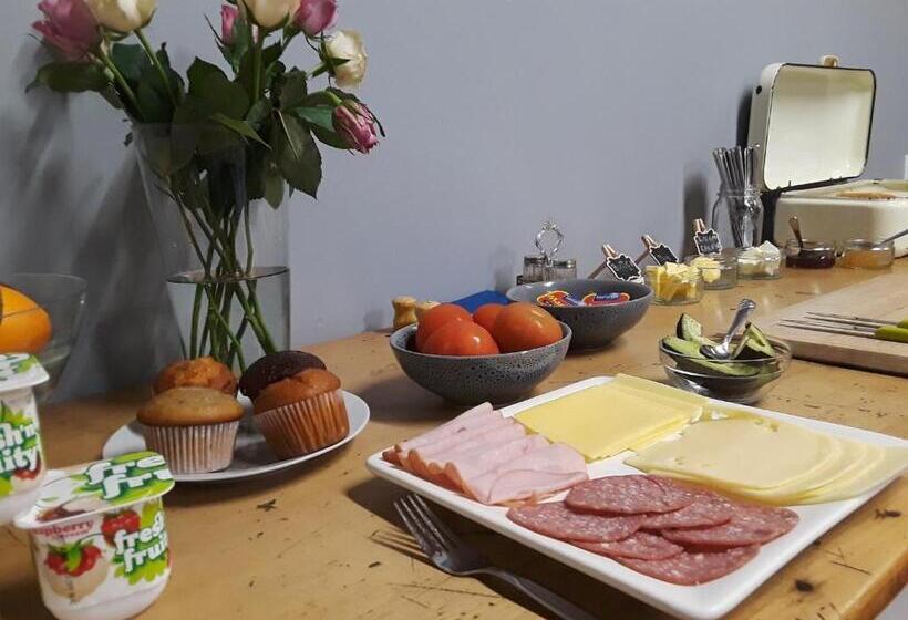 Lady Bowen Bed & Breakfast